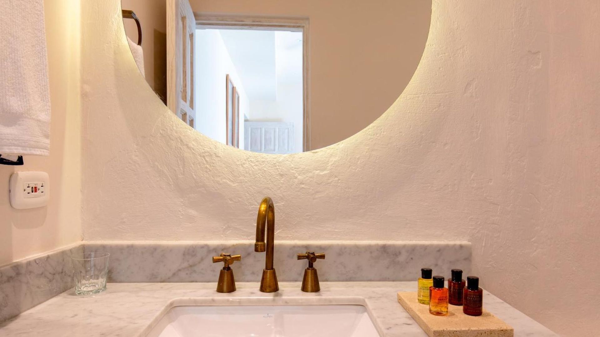 B Haus Boutique 4*