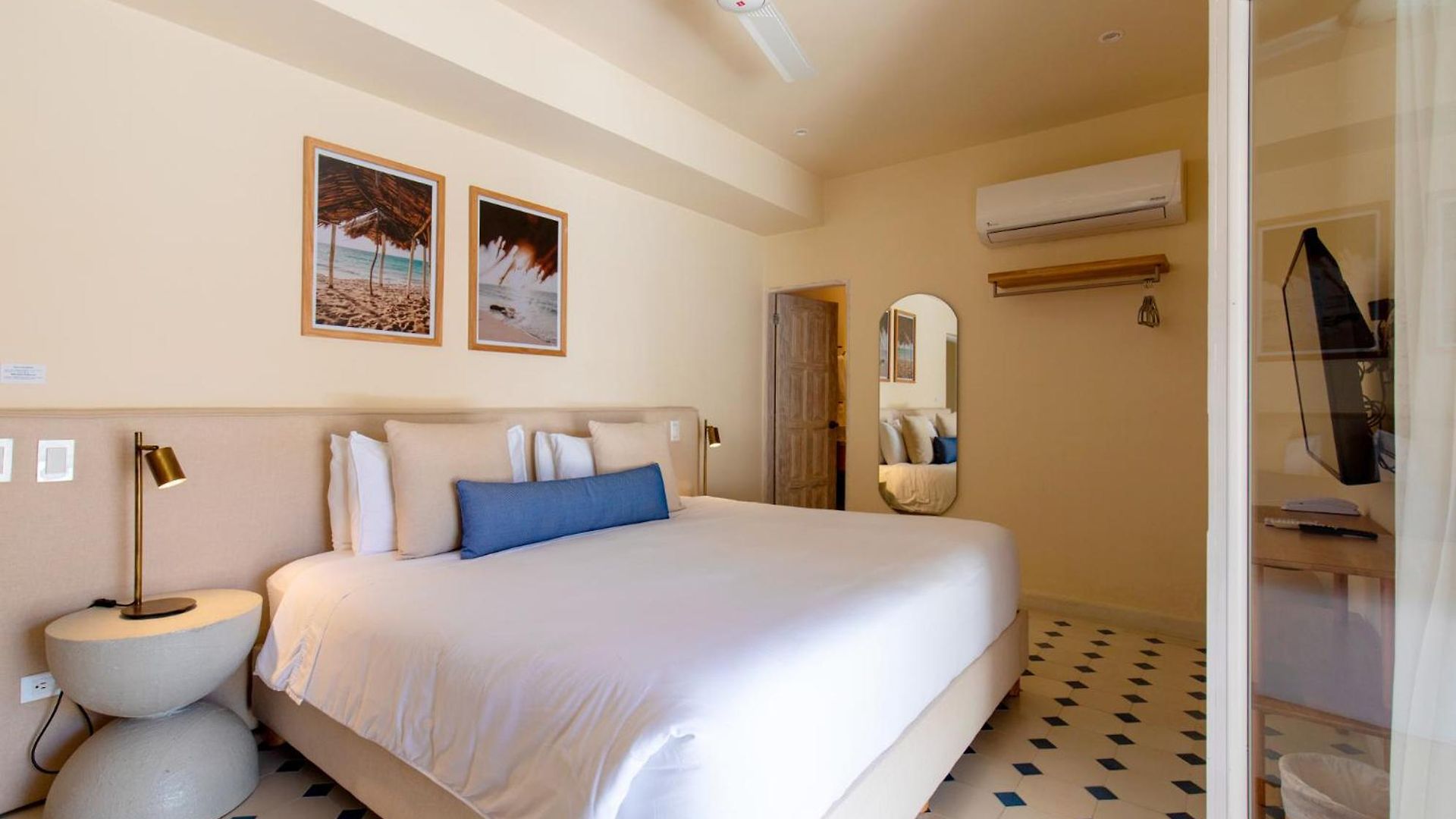 B Haus Boutique Hotel 4*
