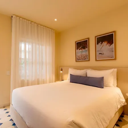 B Haus Boutique 4*