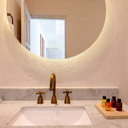 B Haus Boutique 4*