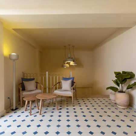B Haus Boutique 4*