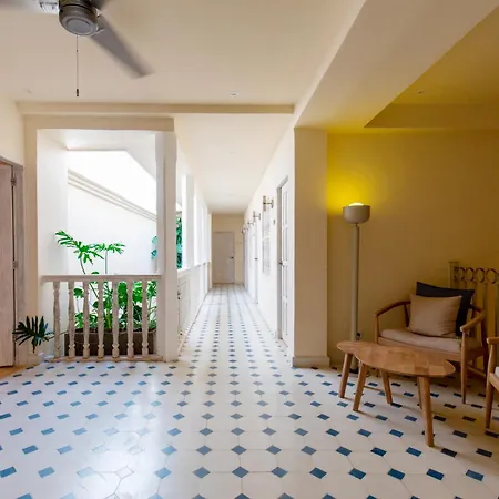 B Haus Boutique 4*