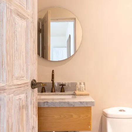 Hotel B Haus Boutique 4*