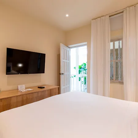B Haus Boutique Hotel 4*