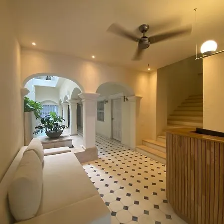B Haus Boutique Hotel 4*