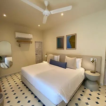 B Haus Boutique 4*